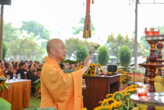 Hà Nội: Lễ vía Bồ Tát Quán Thế Âm và an vị tôn tượng Đức Phật Thích Ca tại chùa Tân Hải