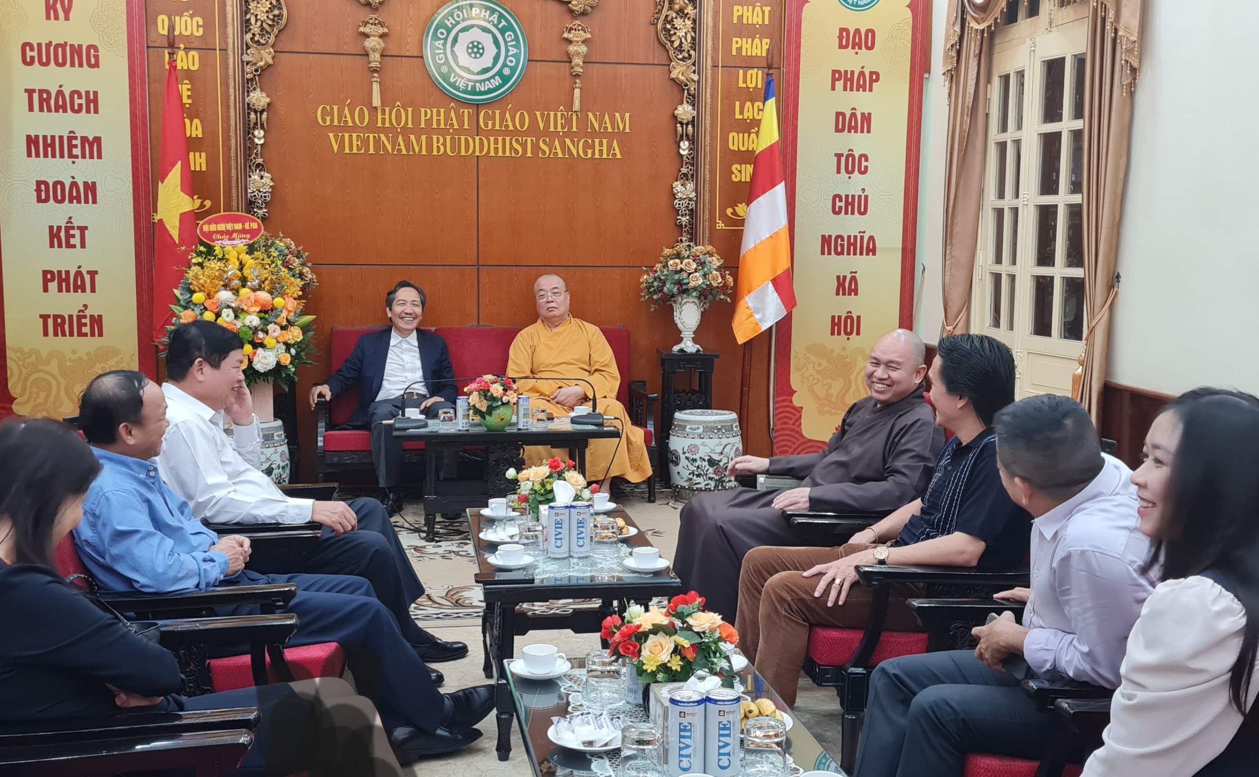 Hội hữu nghị Việt Nam – Nê Pan chúc mừng thành công Đại hội đại biểu Phật giáo toàn quốc