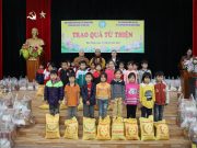 Lào Cai: Ban Hướng dẫn Phật tử TW, Phân ban dân tộc TW phía Bắc trao tặng quà từ thiện