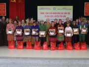 Tuyên Quang: Văn phòng Ban Từ thiện – Xã hội GHPGVN và BTS tỉnh tặng quà cho đồng bào huyện Yên Sơn