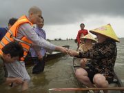Quảng Trị: Tặng 155 suất quà cho người dân vùng lũ
