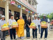 Tiền Giang: Chùa Thiên Nguyên tặng “100 phần quà yêu thương