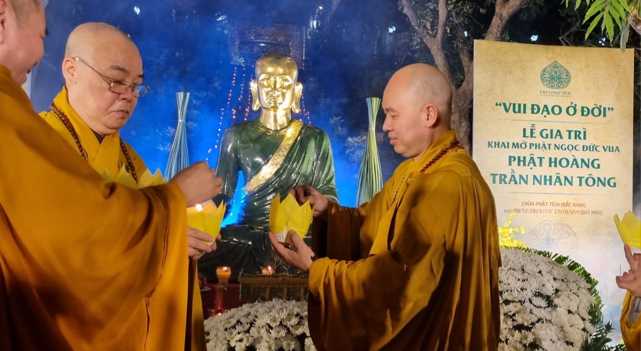 Lễ gia trì khai mở Phật ngọc Đức vua Phật Hoàng Trần Nhân Tông