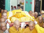 Cung thỉnh nhục thân Trưởng lão HT. Thích Minh Chánh nhập kim quan