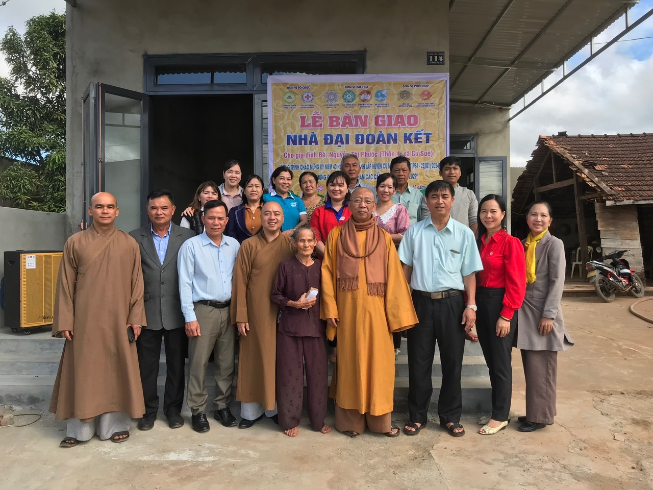Đắk Lắk: Phân ban Phật tử Dân tộc TƯ bàn giao nhà Đại Đoàn kết tại huyện Cư M’gar