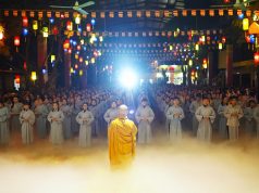 Hà Nội: Linh thiêng đêm hội hoa đăng kính mừng ngày Phật thành đạo PL.2567 tại chùa Bằng