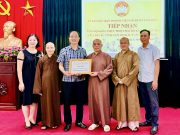 Tăng ni Phật giáo huyện Vụ Bản và huyện Ý Yên chung tay chia sẻ phần quà tới vùng bị thiên tai