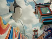 Du khách đổ về chiêm bái tượng Phật nằm trong ngôi chùa Khmer ở Sóc Trăng