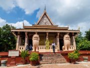 Ngôi chùa 650 năm tuổi, nằm trên ngọn đồi cao nhất Phnom Penh