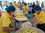 Hơn 1.000 tình nguyện viên chuẩn bị suất ăn chay miễn phí tại Đại lễ Vesak 2025