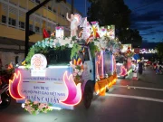 Chùm ảnh: Phật giáo Tiền Giang rực rỡ diễu hành xe hoa mừng Phật đản