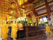 Trang nghiêm lễ Bố-tát đầu tiên tại Việt Nam Quốc Tự trong mùa Hạ 2025