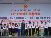 Ban từ thiện GHPGVN thành phố Huế tặng quà và trao học bổng cho các em nhỏ nhân dịp Quốc tế thiếu nhi 1/6