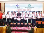 Ban Từ thiện xã hội GHPGVN thành phố Huế trao học bổng cho học sinh Hiếu học tiêu biểu năm 2025