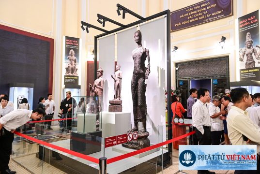 Ngắm tượng Phật cổ xưa và các bảo vật quốc gia đang trưng bày tại TPHCM