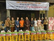 Chùa Huyền Trang xã Nhà Bè tặng quà cho nạn nhân chất độc da cam/dioxin