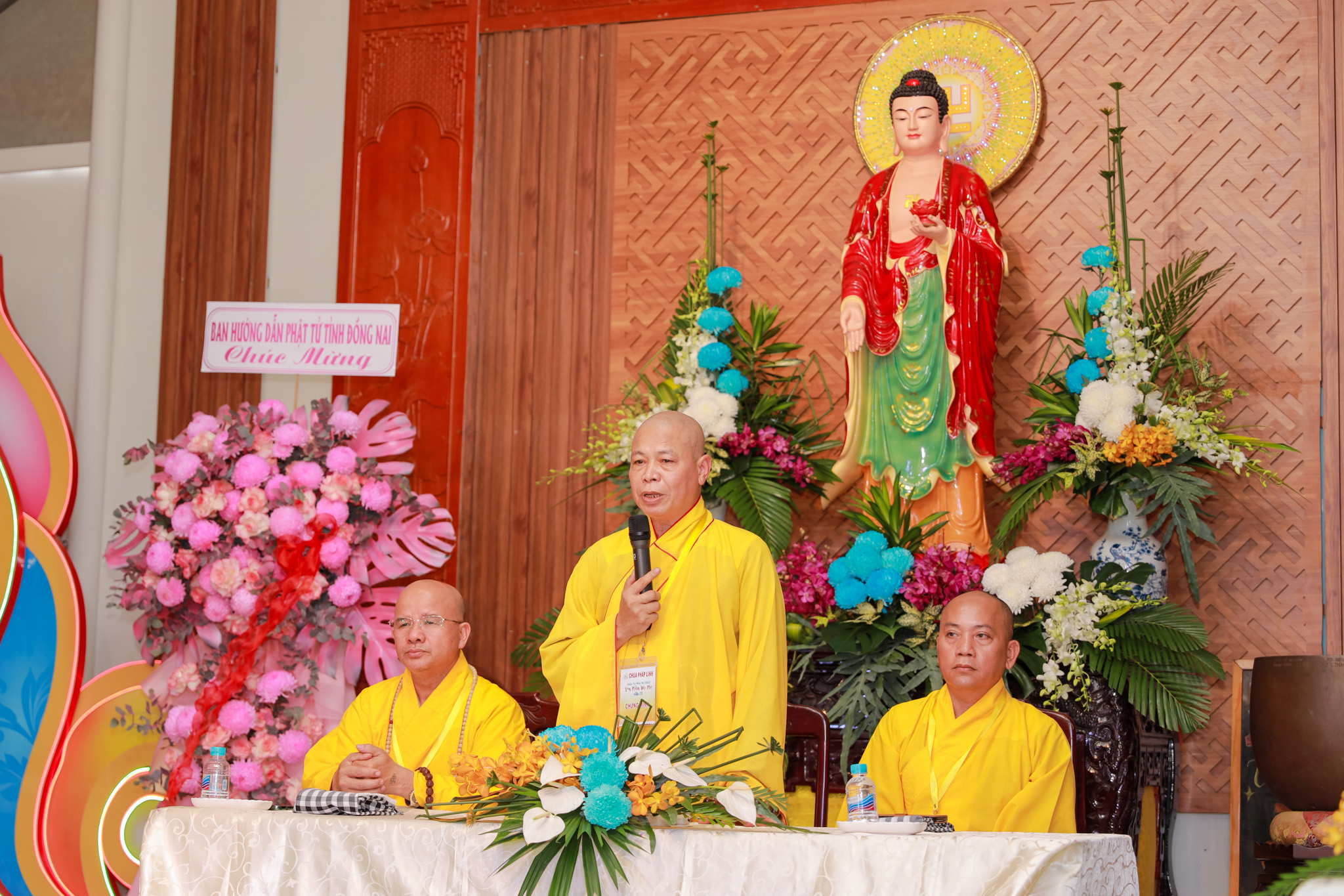 Thượng toạ chứng minh đạo từ đến toàn thể khoá sinh