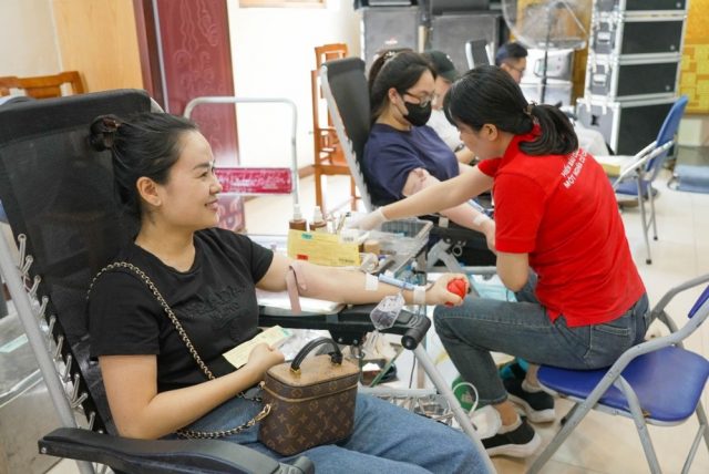 Hàng trăm Tăng Ni Phật tử tham gia “Hiến máu cứu người – Hành Bồ Tát đạo” tại chùa Quán Sứ