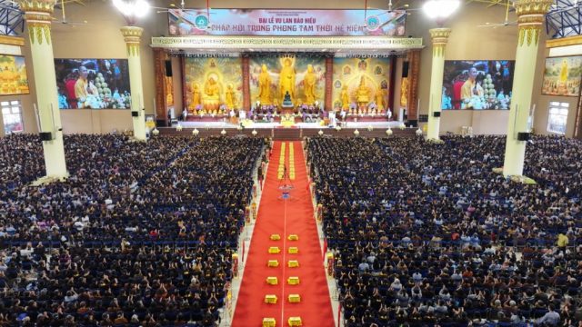 Xúc động lễ Bông hồng cài áo Vu Lan 2025 tại chùa Khai Nguyên Xúc động lễ Bông hồng cài áo Vu Lan 2025 tại chùa Khai Nguyên