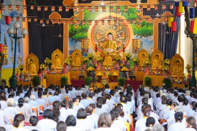 Thượng tọa Thích Minh Quang thuyết pháp trong ngày thứ 4 Pháp hội Dược Sư lần thứ XX Thượng tọa Thích Minh Quang thuyết pháp trong ngày thứ 4 Pháp hội Dược Sư lần thứ XX