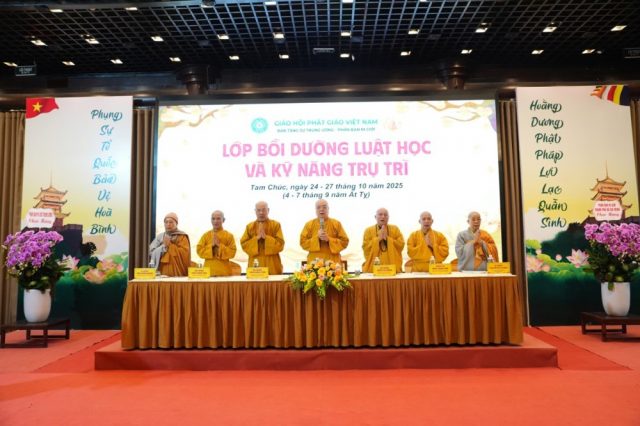 Ninh Bình: Phân ban Ni giới Trung ương khai mạc Khóa Bồi dưỡng Luật học và kỹ năng trụ trì dành cho chư Ni các tỉnh thành phía Bắc