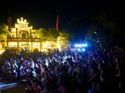 Hà Nội: Rộn Ràng Đêm Hội Trăng Sao 2025 Tại Chùa Duệ Tú