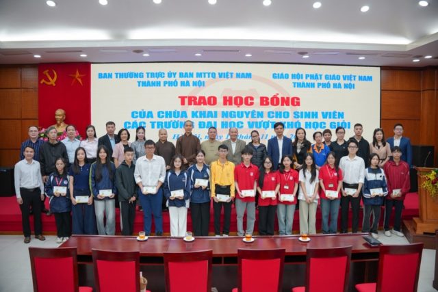 Hà Nội: Chắp cánh ước mơ cho sinh viên các trường Đại học vượt khó học giỏi
