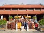 Đoàn cấp cao Bộ Quốc phòng Ấn Độ thăm và trồng cây lưu niệm tại Chùa Pháp Vân Đoàn cấp cao Bộ Quốc phòng Ấn Độ thăm và trồng cây lưu niệm tại Chùa Pháp Vân