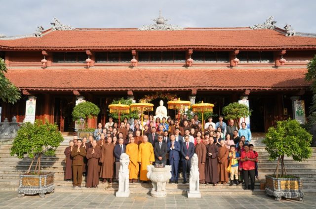 Đoàn cấp cao Bộ Quốc phòng Ấn Độ thăm và trồng cây lưu niệm tại Chùa Pháp Vân