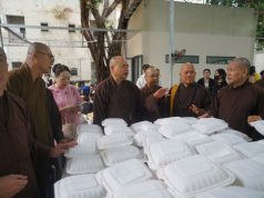 Khánh Hòa: Ban TTXH Phật giáo TP. HCM: Bếp cơm từ thiện phục vụ hàng ngàn phần cơm hằng ngày cho vùng lũ