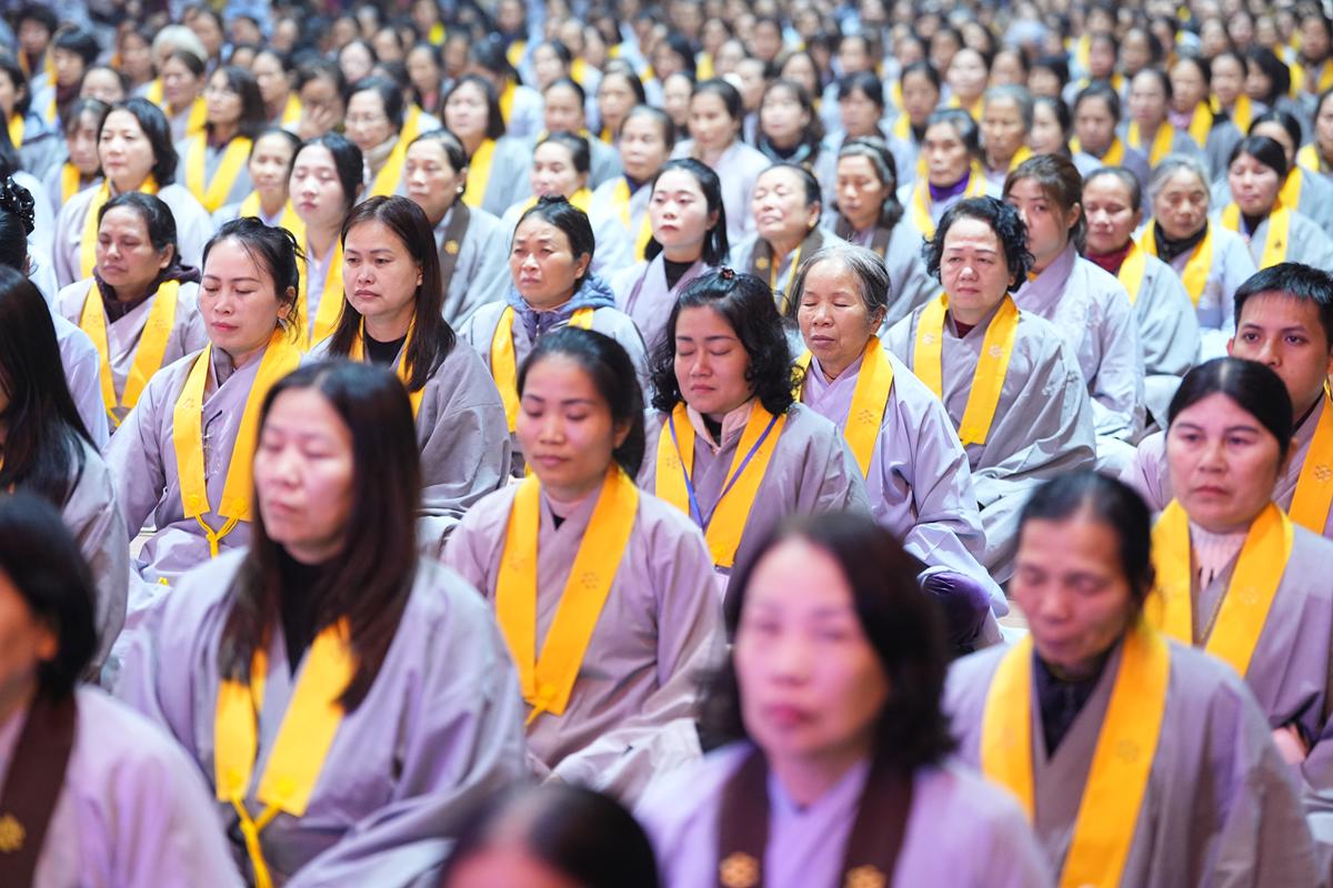 Hà Nội: Lung linh ánh sáng giác ngộ trong Đêm hội Hoa đăng mừng Đức Phật Thành đạo tại chùa Bằng插图13
