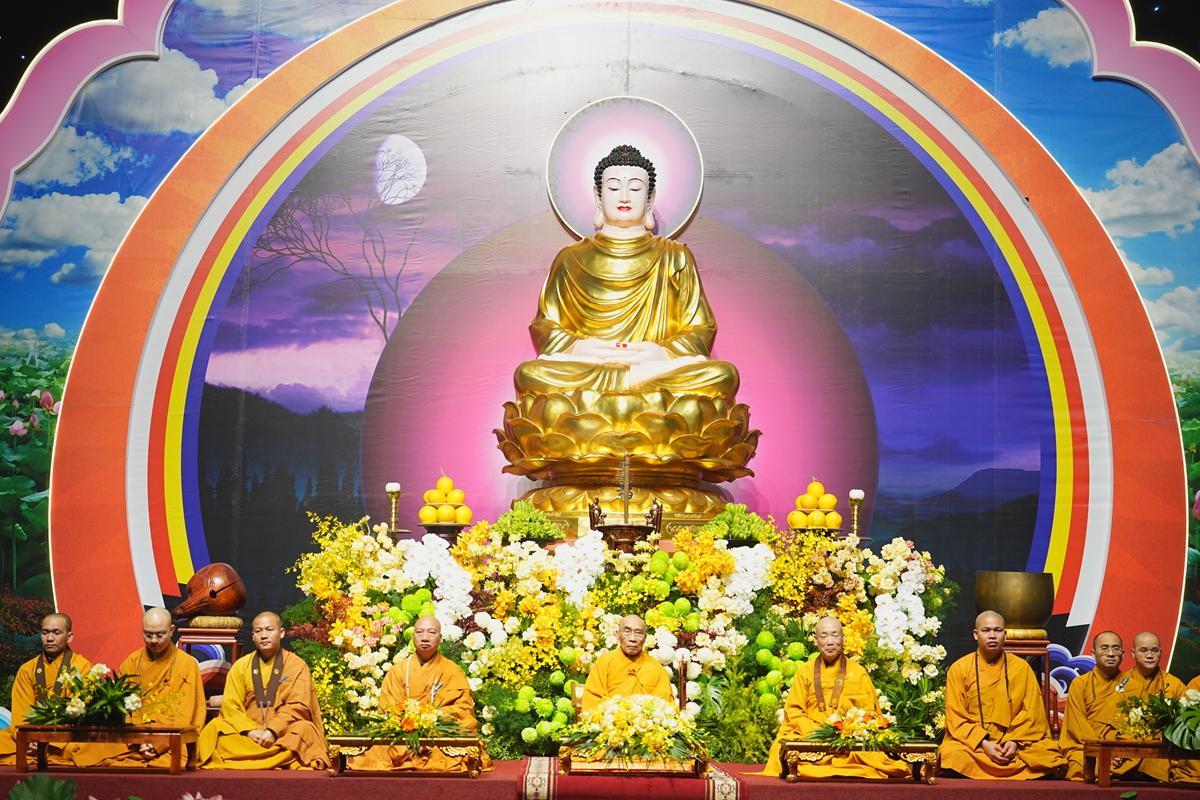 Hà Nội: Lễ kỷ niệm ngày Đức Phật Thành đạo và 28 năm hình thành Đạo tràng Pháp Hoa miền Bắc tại chùa Bằng插图29