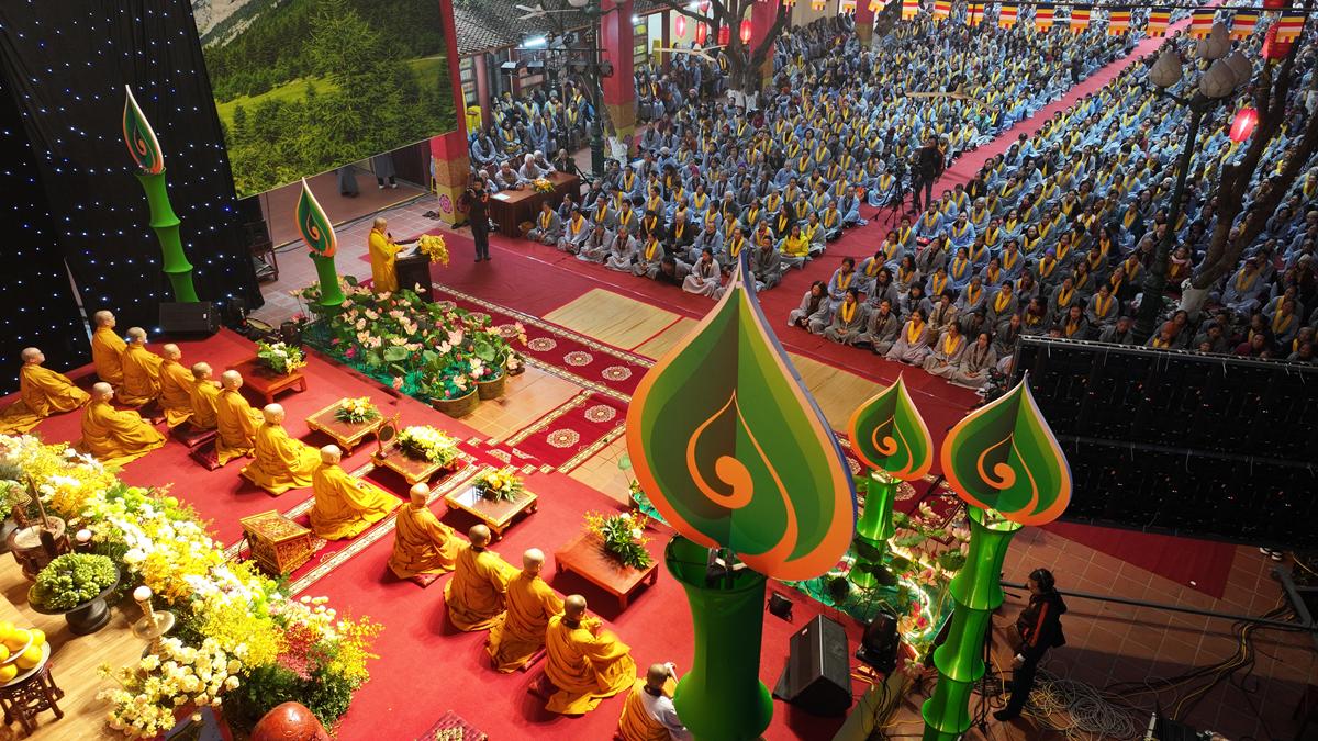 Hà Nội: Lễ kỷ niệm ngày Đức Phật Thành đạo và 28 năm hình thành Đạo tràng Pháp Hoa miền Bắc tại chùa Bằng插图30