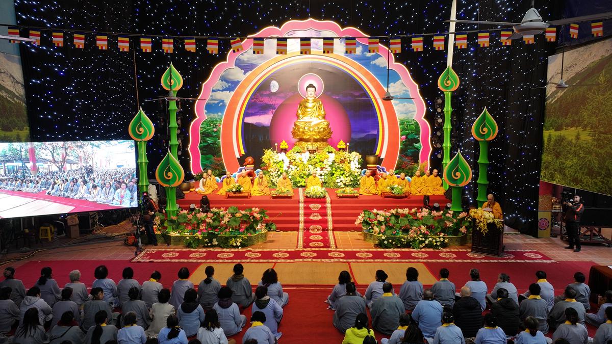 Hà Nội: Lễ kỷ niệm ngày Đức Phật Thành đạo và 28 năm hình thành Đạo tràng Pháp Hoa miền Bắc tại chùa Bằng插图39