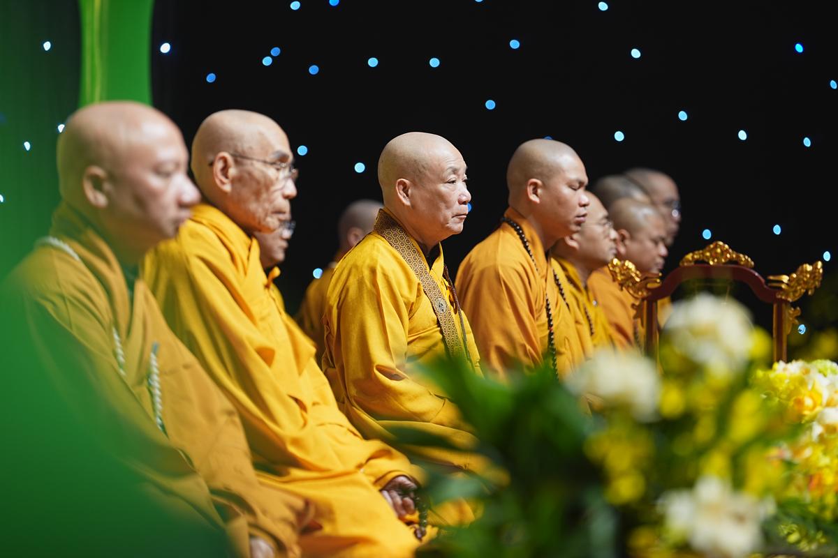 Hà Nội: Lễ kỷ niệm ngày Đức Phật Thành đạo và 28 năm hình thành Đạo tràng Pháp Hoa miền Bắc tại chùa Bằng插图43