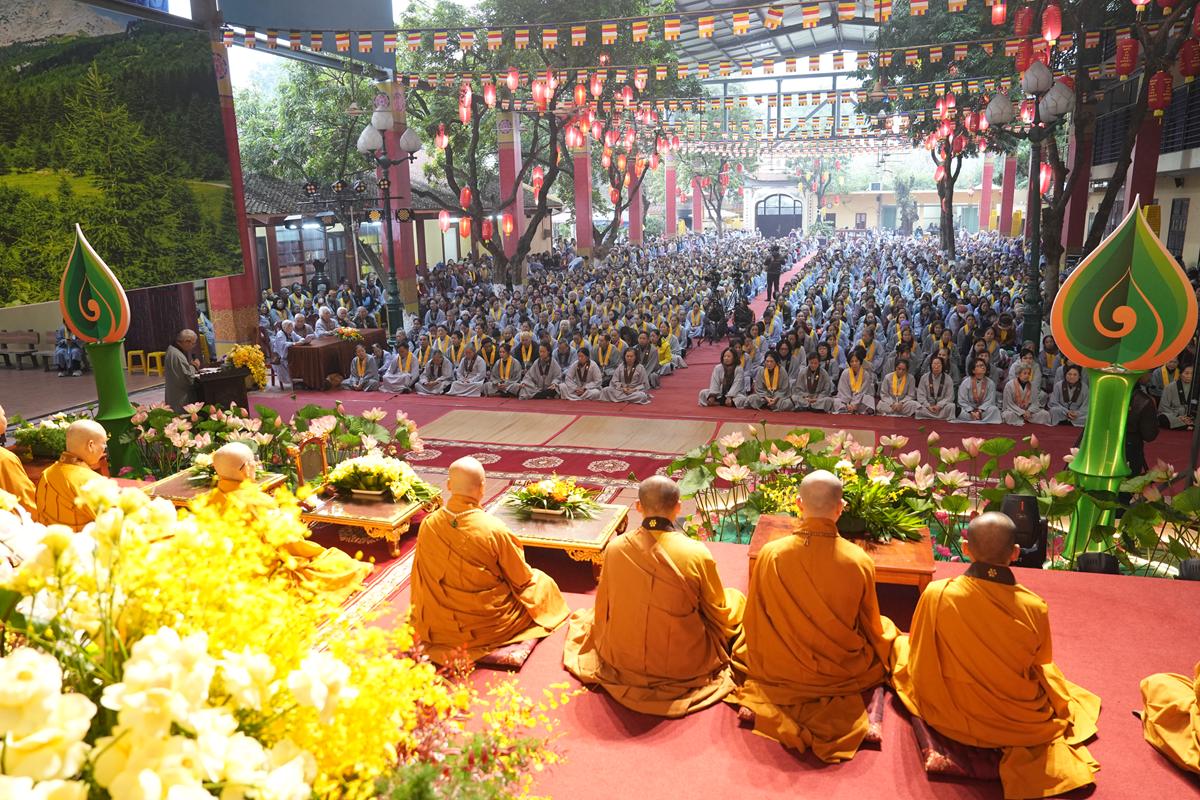 Hà Nội: Lễ kỷ niệm ngày Đức Phật Thành đạo và 28 năm hình thành Đạo tràng Pháp Hoa miền Bắc tại chùa Bằng插图45