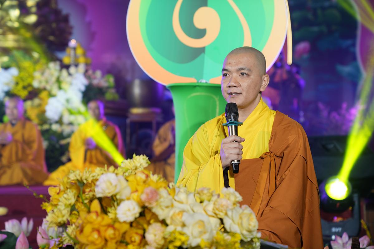 Hà Nội: Lung linh ánh sáng giác ngộ trong Đêm hội Hoa đăng mừng Đức Phật Thành đạo tại chùa Bằng插图3