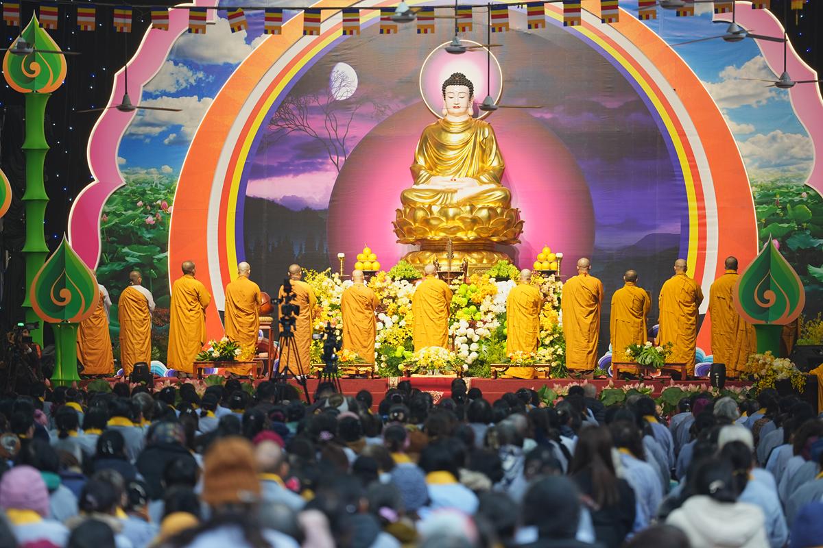 Hà Nội: Lễ kỷ niệm ngày Đức Phật Thành đạo và 28 năm hình thành Đạo tràng Pháp Hoa miền Bắc tại chùa Bằng插图64