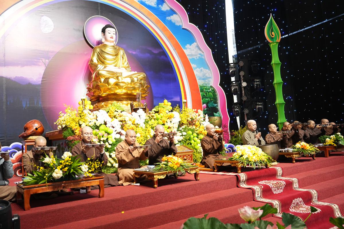 Hà Nội: Lễ kỷ niệm ngày Đức Phật Thành đạo và 28 năm hình thành Đạo tràng Pháp Hoa miền Bắc tại chùa Bằng插图77