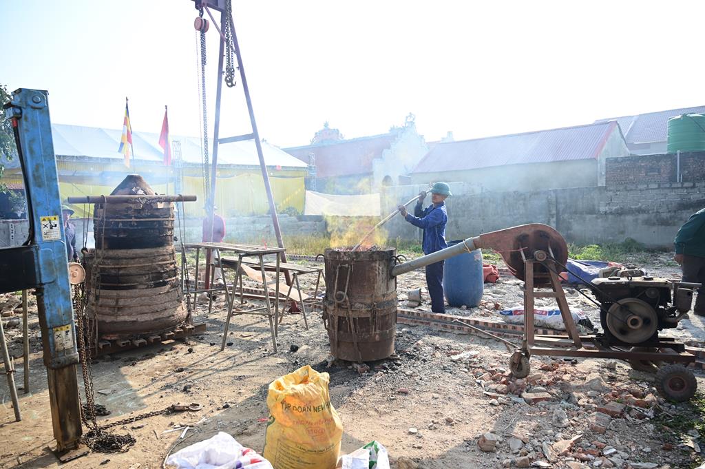 Hải Phòng: Lễ rót đồng đúc Đại hồng chung tại chùa Linh Ứng (chùa Hòa Nhất)插图45