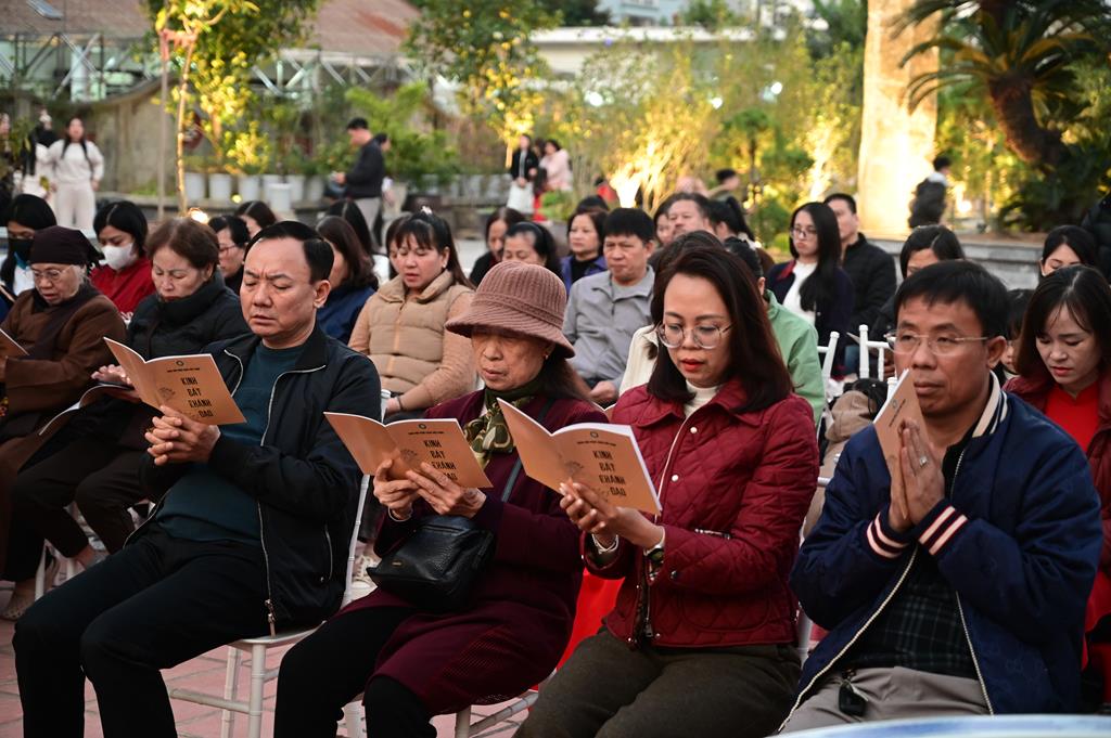 Hải Phòng: Quỹ từ thiện Chân Như chùa Hồng Phúc trao gần 260 triệu đồng cho các em học sinh, sinh viên插图35