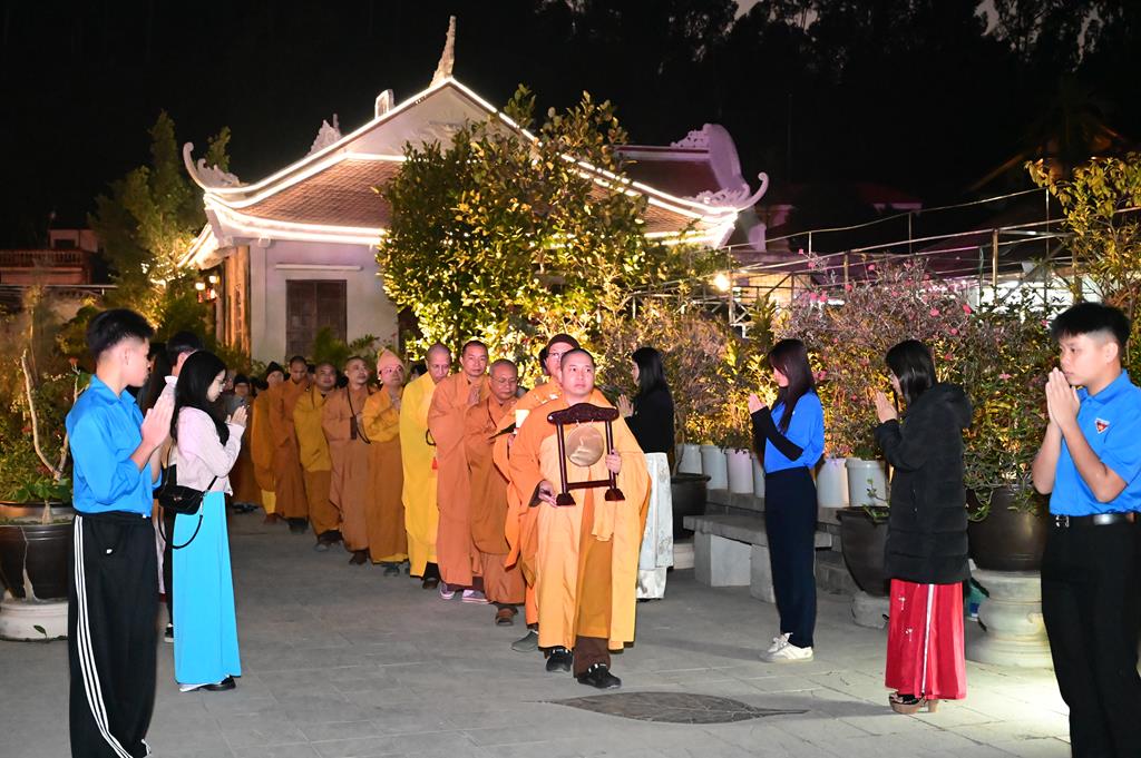 Hải Phòng: Quỹ từ thiện Chân Như chùa Hồng Phúc trao gần 260 triệu đồng cho các em học sinh, sinh viên插图49