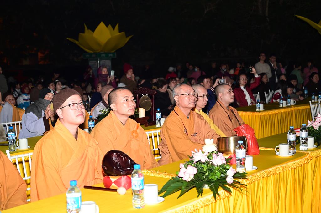 Hải Phòng: Quỹ từ thiện Chân Như chùa Hồng Phúc trao gần 260 triệu đồng cho các em học sinh, sinh viên插图54