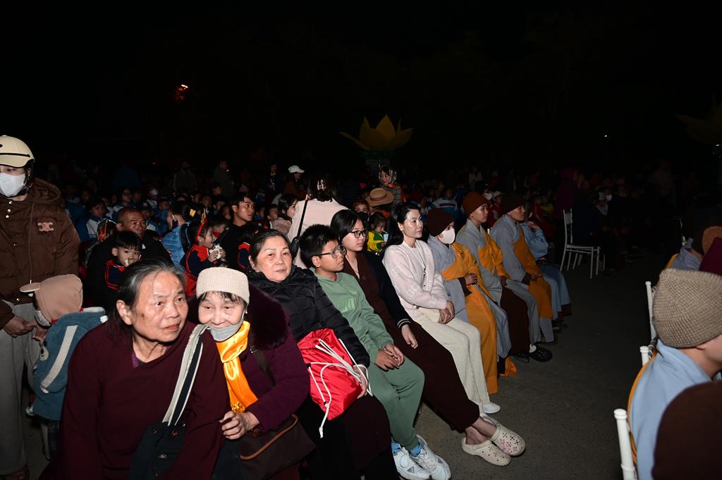 Hải Phòng: Quỹ từ thiện Chân Như chùa Hồng Phúc trao gần 260 triệu đồng cho các em học sinh, sinh viên插图56