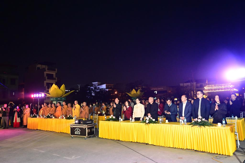 Hải Phòng: Quỹ từ thiện Chân Như chùa Hồng Phúc trao gần 260 triệu đồng cho các em học sinh, sinh viên插图69