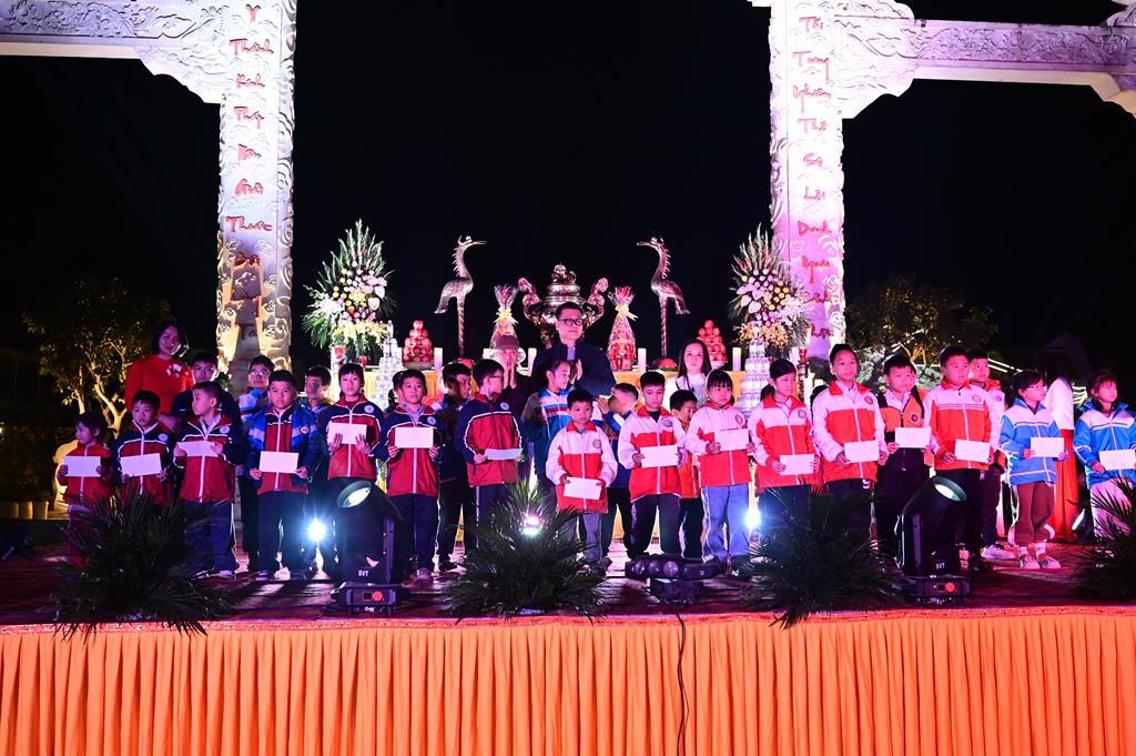 Hải Phòng: Quỹ từ thiện Chân Như chùa Hồng Phúc trao gần 260 triệu đồng cho các em học sinh, sinh viên插图14