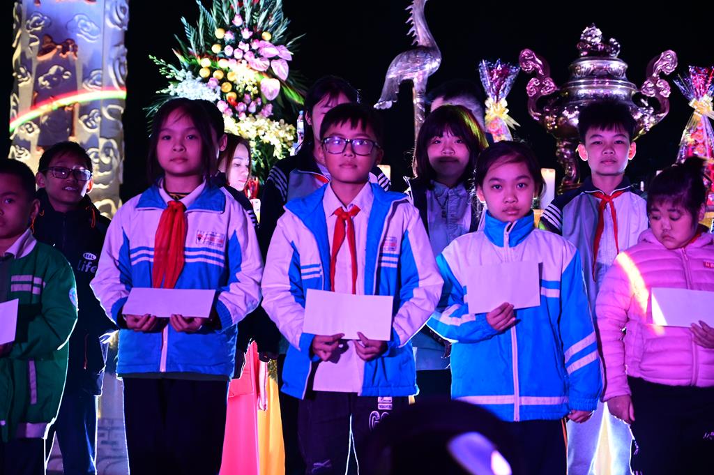 Hải Phòng: Quỹ từ thiện Chân Như chùa Hồng Phúc trao gần 260 triệu đồng cho các em học sinh, sinh viên插图73