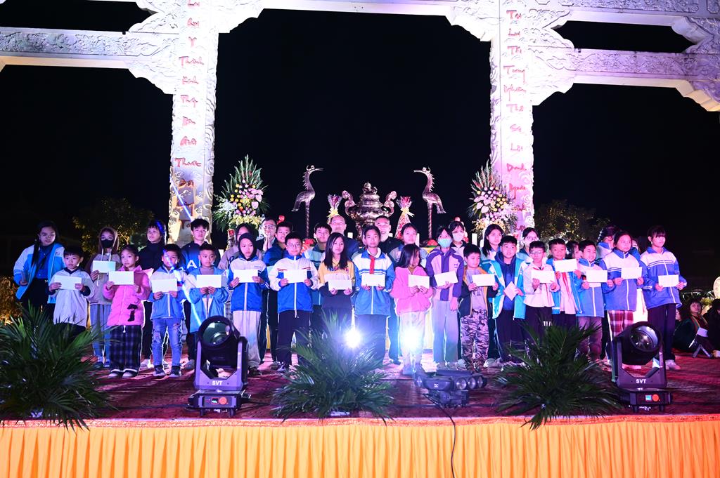 Hải Phòng: Quỹ từ thiện Chân Như chùa Hồng Phúc trao gần 260 triệu đồng cho các em học sinh, sinh viên插图76