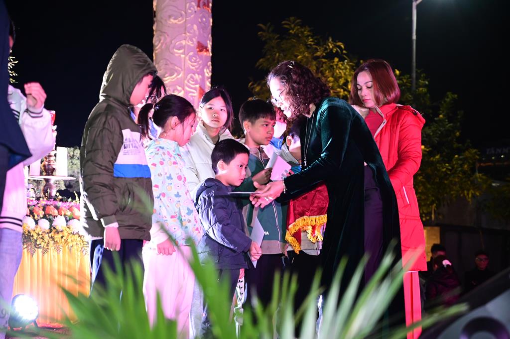 Hải Phòng: Quỹ từ thiện Chân Như chùa Hồng Phúc trao gần 260 triệu đồng cho các em học sinh, sinh viên插图15