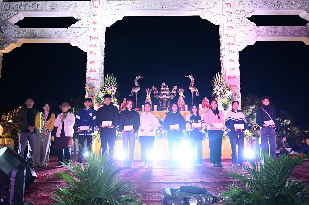 Hải Phòng: Quỹ từ thiện Chân Như chùa Hồng Phúc trao gần 260 triệu đồng cho các em học sinh, sinh viên插图81